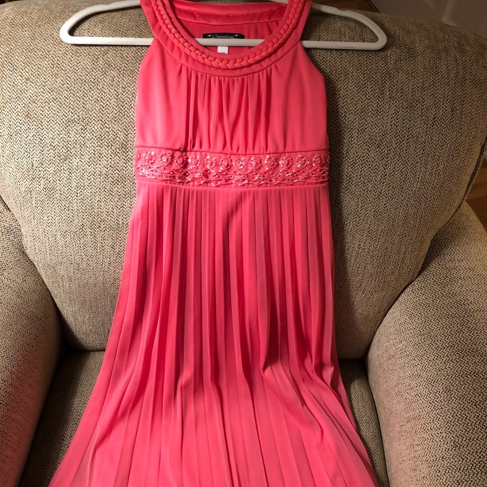 Girls dress, peach.